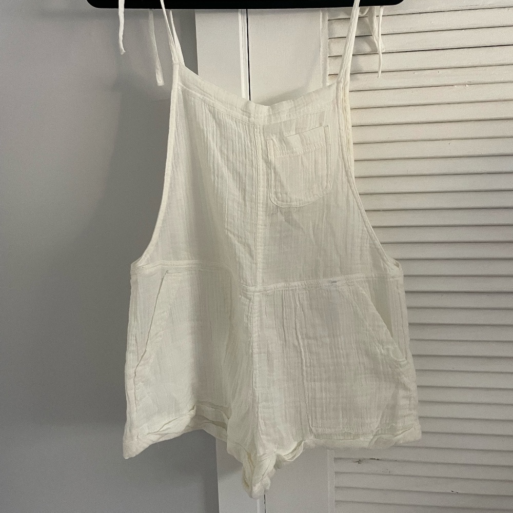 Abercrombie & Fitch white lightweight romper coverup